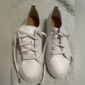 New without box Banana Republic white mesh sneakers size 9 1/2 white color
